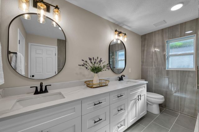 28926 Twisted Oak Drive, Shenandoah, TX 77381