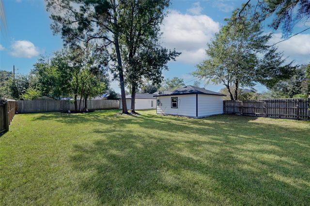 28926 Twisted Oak Drive, Shenandoah, TX 77381
