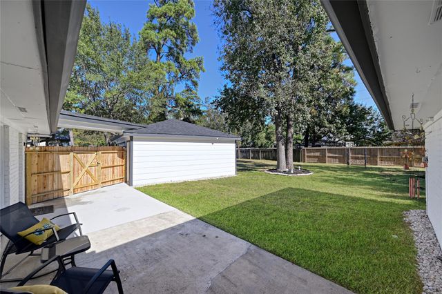 28926 Twisted Oak Drive, Shenandoah, TX 77381