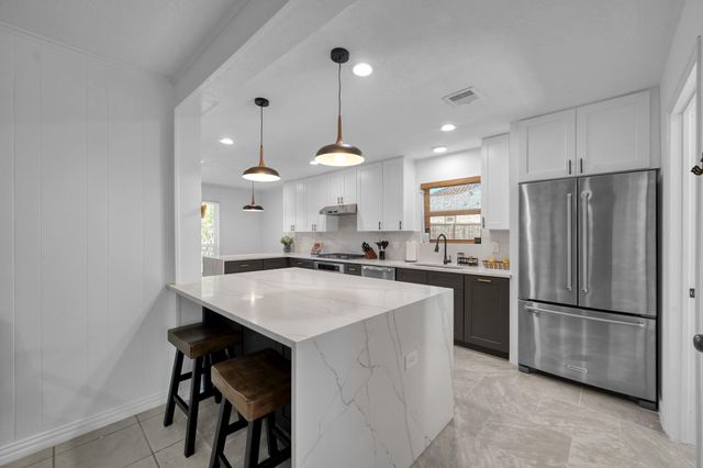 28926 Twisted Oak Drive, Shenandoah, TX 77381