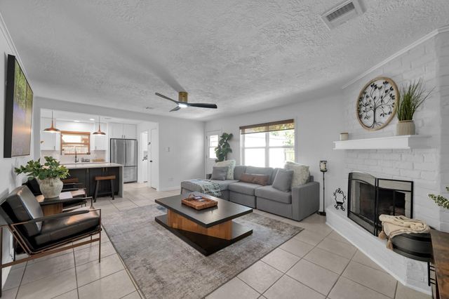 28926 Twisted Oak Drive, Shenandoah, TX 77381