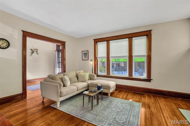 5041 Rosa Avenue, St Louis, MO 63109