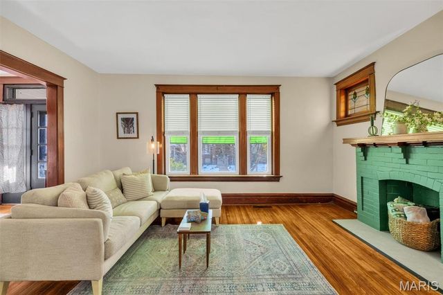 5041 Rosa Avenue, St Louis, MO 63109