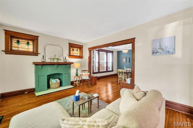 5041 Rosa Avenue, St Louis, MO 63109