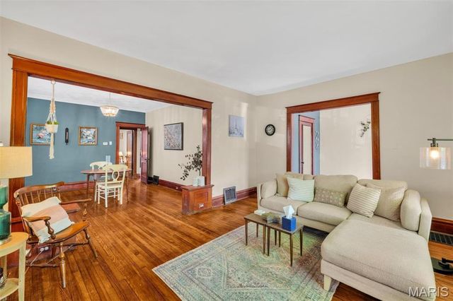 5041 Rosa Avenue, St Louis, MO 63109