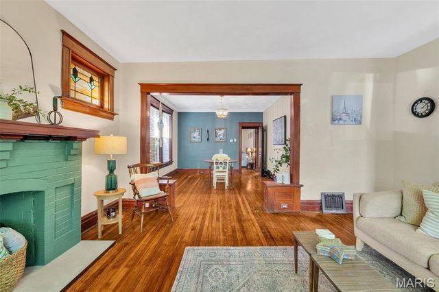 5041 Rosa Avenue, St Louis, MO 63109