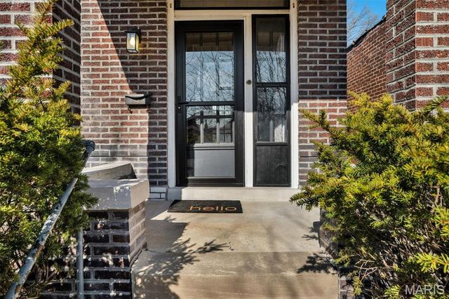 5041 Rosa Avenue, St Louis, MO 63109