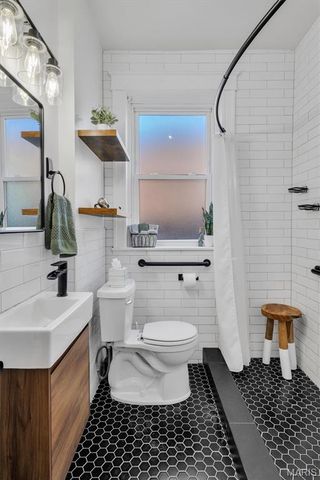 5041 Rosa Avenue, St Louis, MO 63109