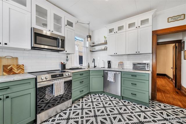 5041 Rosa Avenue, St Louis, MO 63109