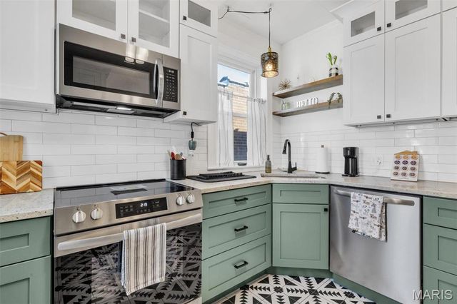 5041 Rosa Avenue, St Louis, MO 63109