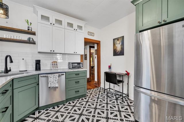 5041 Rosa Avenue, St Louis, MO 63109