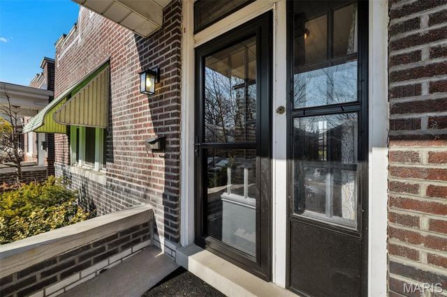 5041 Rosa Avenue, St Louis, MO 63109