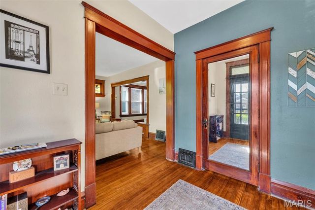 5041 Rosa Avenue, St Louis, MO 63109