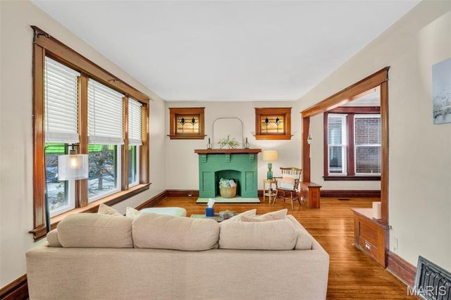 5041 Rosa Avenue, St Louis, MO 63109