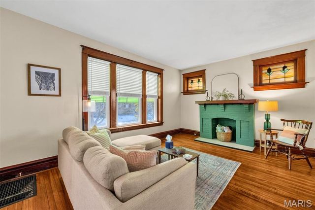 5041 Rosa Avenue, St Louis, MO 63109