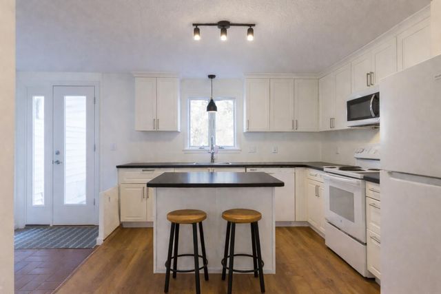 12 Woodrise Road UNIT 12, Falmouth, MA 02540