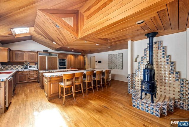 40 Mohegan Trail, Saddle River, NJ 07458