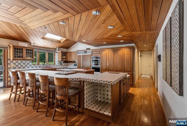 40 Mohegan Trail, Saddle River, NJ 07458