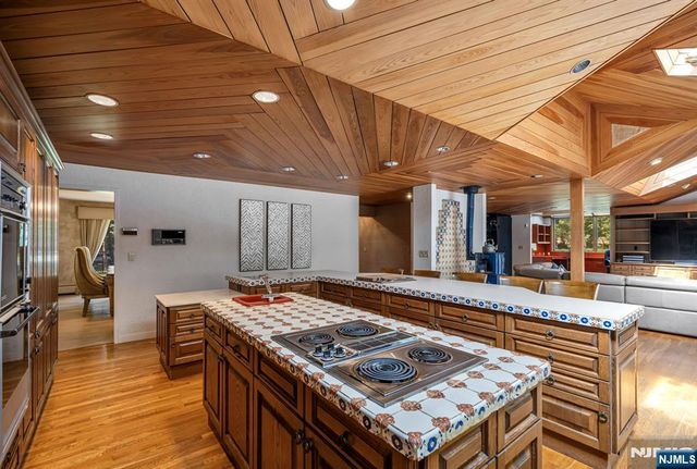 40 Mohegan Trail, Saddle River, NJ 07458