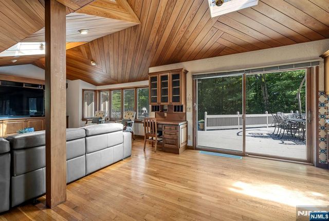40 Mohegan Trail, Saddle River, NJ 07458