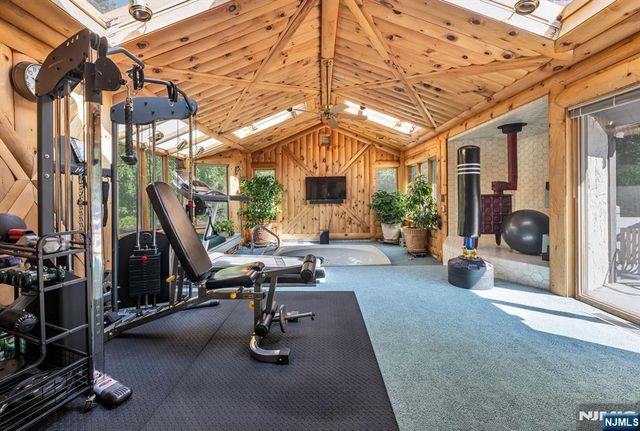 40 Mohegan Trail, Saddle River, NJ 07458
