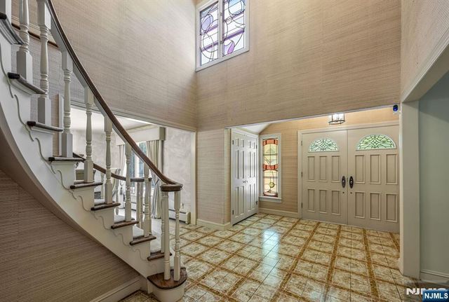 40 Mohegan Trail, Saddle River, NJ 07458