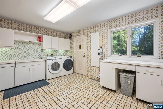 40 Mohegan Trail, Saddle River, NJ 07458