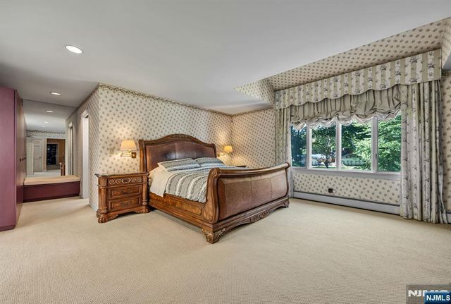 40 Mohegan Trail, Saddle River, NJ 07458
