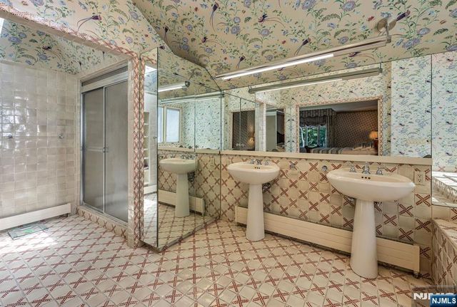 40 Mohegan Trail, Saddle River, NJ 07458