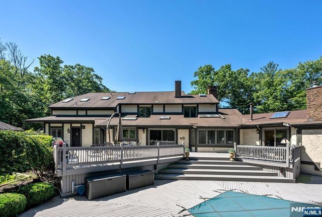 40 Mohegan Trail, Saddle River, NJ 07458