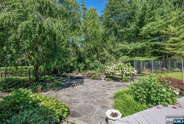 40 Mohegan Trail, Saddle River, NJ 07458