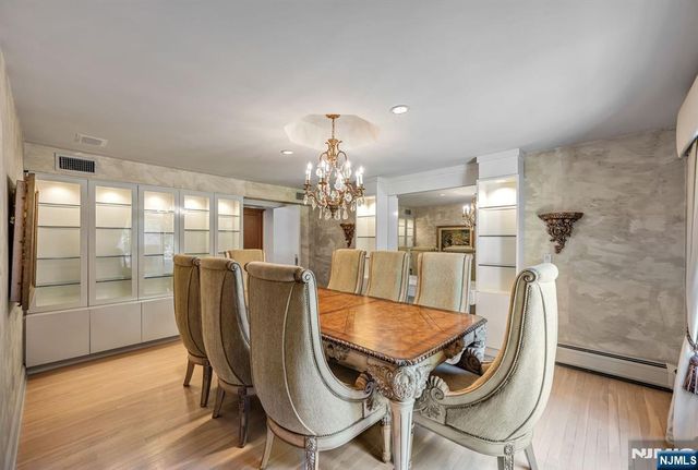 40 Mohegan Trail, Saddle River, NJ 07458