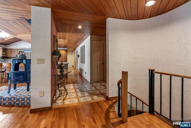 40 Mohegan Trail, Saddle River, NJ 07458