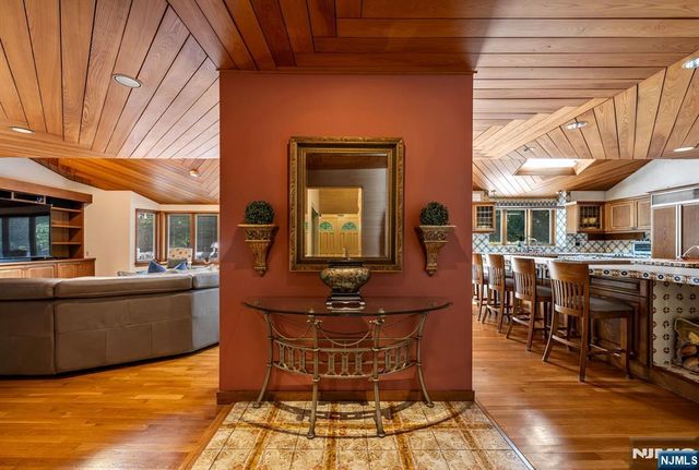 40 Mohegan Trail, Saddle River, NJ 07458