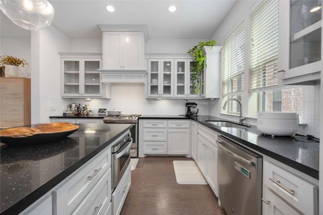 2825 Hicks Street, Houston, TX 77007