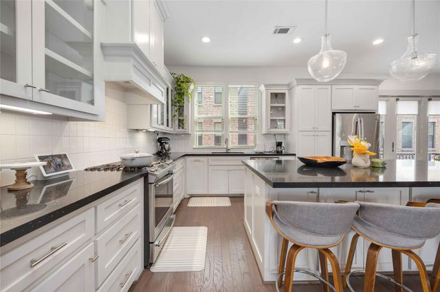 2825 Hicks Street, Houston, TX 77007