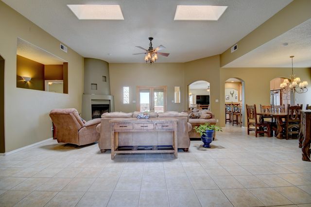 1714 17th Avenue SE, Rio Rancho, NM 87124