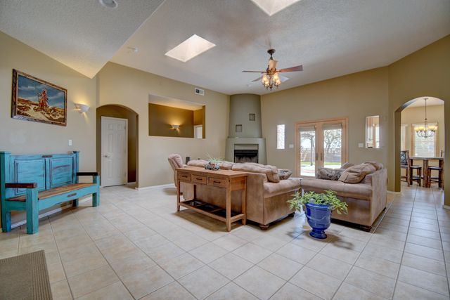 1714 17th Avenue SE, Rio Rancho, NM 87124