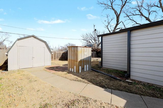 2222 W Greenfield St, Wichita, KS 67217
