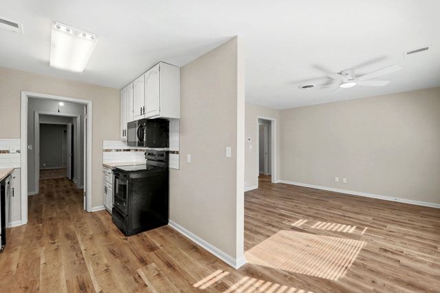 2222 W Greenfield St, Wichita, KS 67217