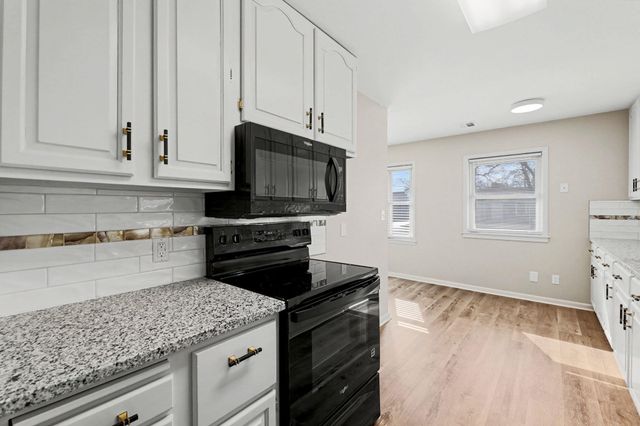 2222 W Greenfield St, Wichita, KS 67217