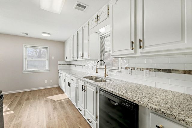 2222 W Greenfield St, Wichita, KS 67217