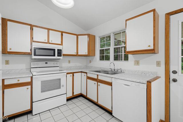 5920 Hidden Lake Lane, Nineveh, IN 46164