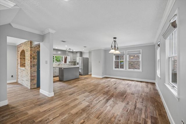906 Quaker Bend Drive, Friendswood, TX 77546