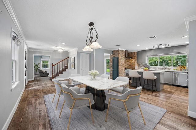 906 Quaker Bend Drive, Friendswood, TX 77546