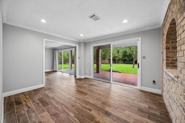 906 Quaker Bend Drive, Friendswood, TX 77546