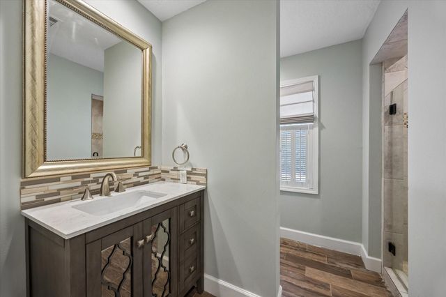 906 Quaker Bend Drive, Friendswood, TX 77546