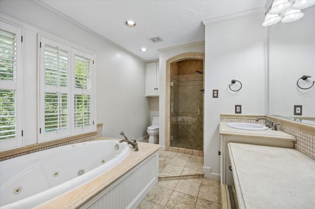 906 Quaker Bend Drive, Friendswood, TX 77546