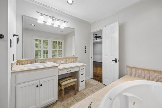906 Quaker Bend Drive, Friendswood, TX 77546