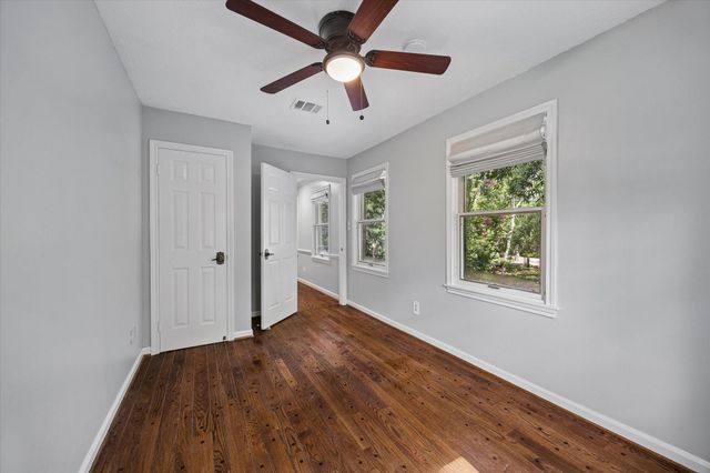 906 Quaker Bend Drive, Friendswood, TX 77546